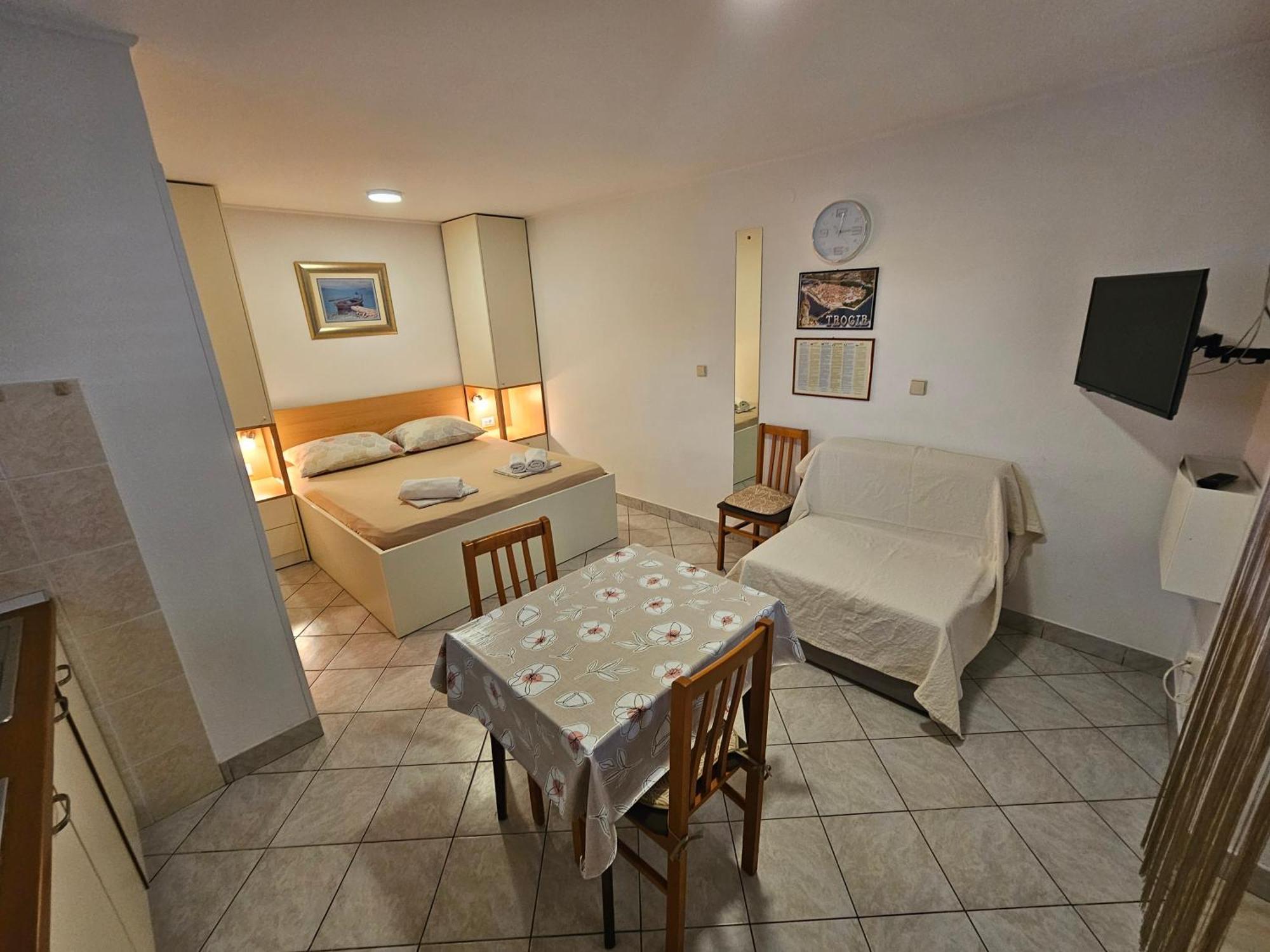 Apartment Nikica 트로기르 객실 사진